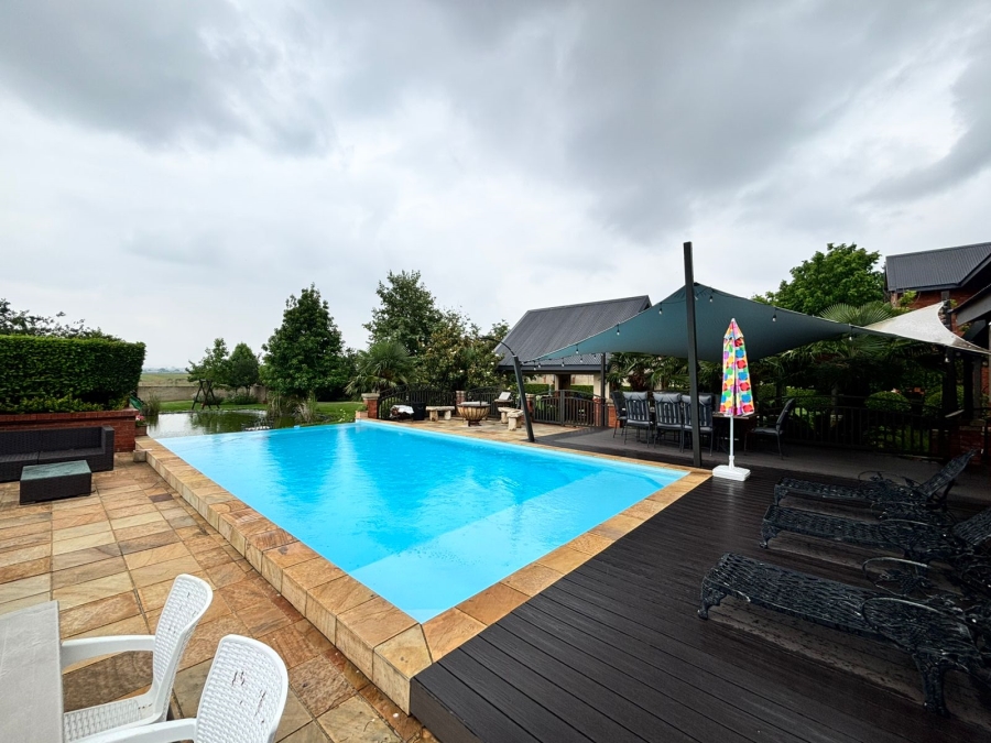 5 Bedroom Property for Sale in Grimbeeck Park North West